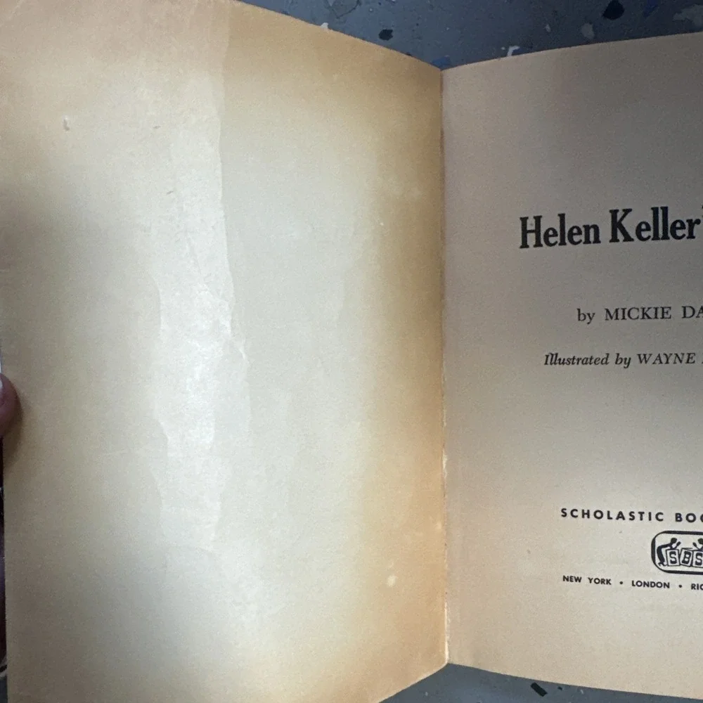 Helen Keller's Teacher Mickie‎ Davidson Trade Paperback